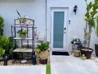 Elegant Tranquil Restful Oasis with Pure Serenity Pool and Garden Hotels in Country Walk
