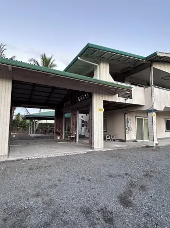 Superb 5-bedroom house in charming Hilo. Near mall, restaurants, and beaches. Отели рядом с достопримечательностью «Зоопарк Панаева Рейнфорест»