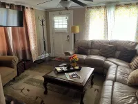 The Derby House ~ King Suite Near Downtown Hot Springs
