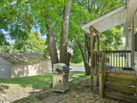 Open Concept /Spacious/ Private /Modern /Hardwoods Hoteles en Oswego