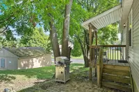 Open Concept /Spacious/ Private /Modern /Hardwoods