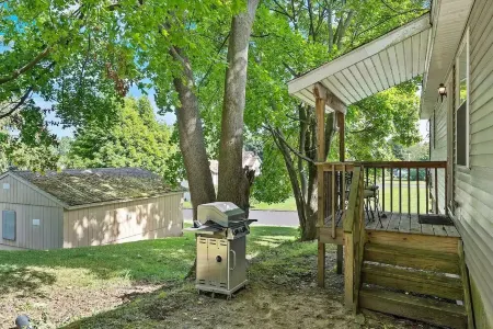 Open Concept /Spacious/ Private /Modern /Hardwoods Отели рядом с достопримечательностью «Safe Haven Museum»