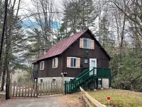 Year Round Waterfront Chalet in Amazing Private Location!!