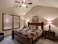 Luxury 5BR Escape-Private HotTub,  Pool&Splash Pad&Play Ground