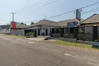 RedDoorz Near Pantai Panjang Bengkulu 2 Hotels in Bengkulu