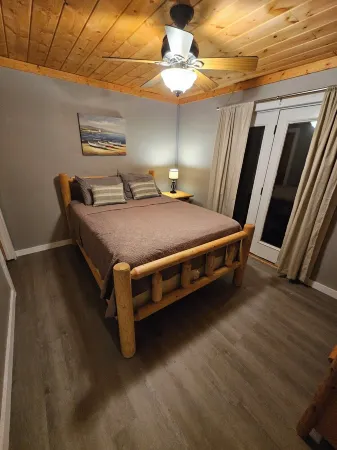 Lake getaway less than 1 mile from Dale Hollow lake.