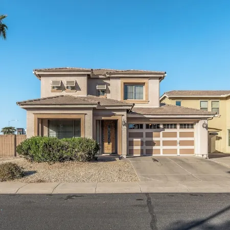 Spacious 4-bedroom house in delightful Surprise with WiFi, AC close to downtown