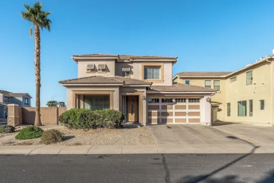 Spacious 4-bedroom house in delightful Surprise with WiFi, AC close to downtown