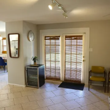 Spacious Mid-Century Modern 3BR 2BT