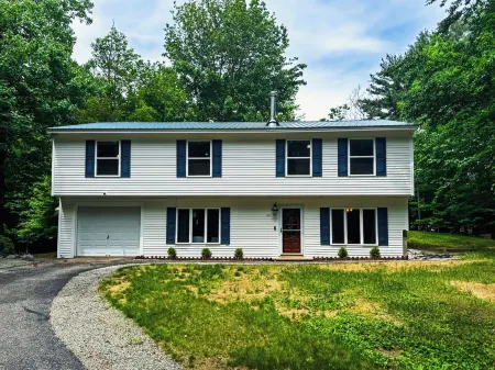 Deluxe Retreat-HTub-Pool Table-Fire Pit-Sauna-Gym Отели в г. Олбани