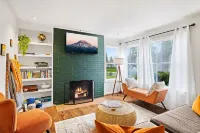 Hot Tub! Pets! Green  Clean-Walking Distance to Proctor District