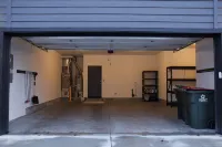 Prime Central Downtown Meridian, Spacious 4-Bedroom House with attached garage