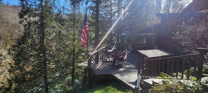 Welch Cabin <A License to Chill loading=