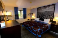 Super 8 by Wyndham Lenexa Overland Park/Mall Area Hotels in Lenexa