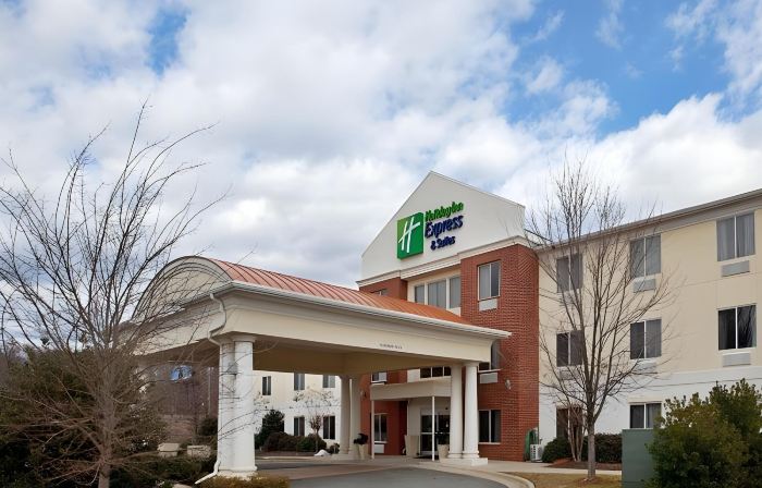 Holiday Inn Express & Suites MEBANE by IHG