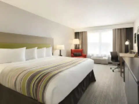Holiday Inn Express & Suites MARQUETTE by IHG Hotels in Marquette