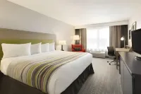 Holiday Inn Express & Suites Marquette Hotels in 