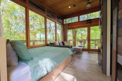 2-Person Romantic Treehouse Getaway in Hocking Hills, Ohio