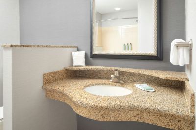 ゲストルーム(クイーンベッド2台) コートヤード・ノックスビル・エアポート・アルコアの写真