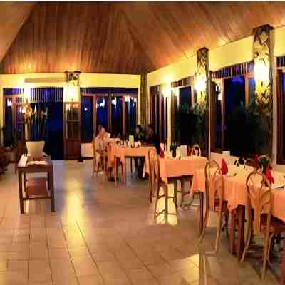 Black Sand Dive Retreat Dining/Meeting Rooms
