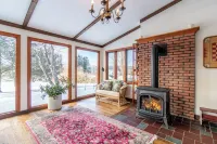 Cozy Cottage in Berkshires: Minutes to Jiminy Peak