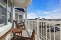 1 Block to Beach with Linens + Towels & Beach Badges