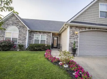 Comfy home in military community Отели в г. Вайн Гров