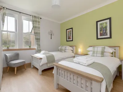 Balbeg Cottage Hotels near Culzean Castle