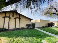 Beautifully Remodeled Modern Retreat W/Garage! Hotel in zona Gallo Center for the Arts