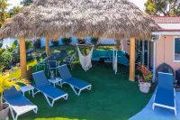 Villa in Fort Lauderdale Waterfront Heated Salt Pool Tiki Free EV charging Kayak
