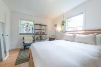 Modern 4-bdrm Cape Cod House, Popular NE Portland