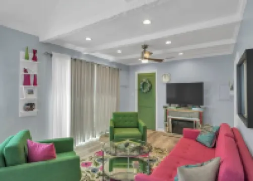 Cozy Suite w/ Private Pool minutes from Navarre Beach!