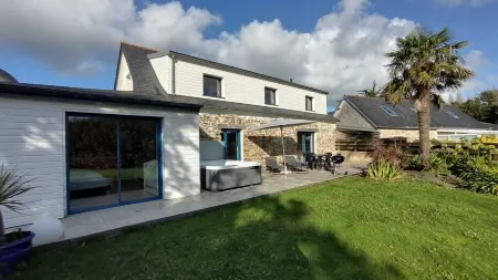 Le 18 : Gîte 6 /8 Persons with Spa and Japanese Sauna Отели в г. Финистер