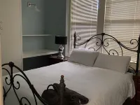 Captain’s Manor- perfect location! Close to everything around Corowa Rutherglen. Hotels in Corowa