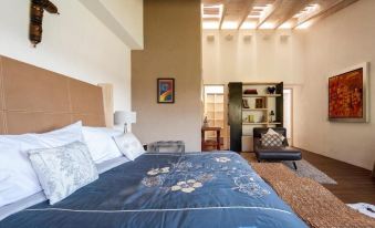 Casa Azul Lakeview Terrace Retreat in Avándaro