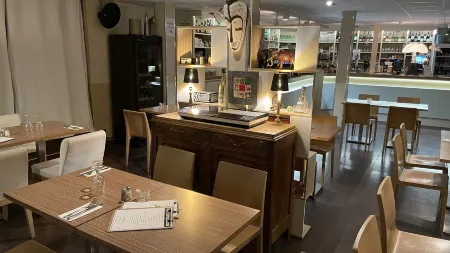 Abelha Hôtel le France Отели рядом с достопримечательностью «Denoix»