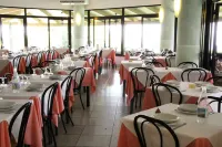 Hotel Marinella - Private Free Parking - Grotticelle Beach 200 m - breakfast