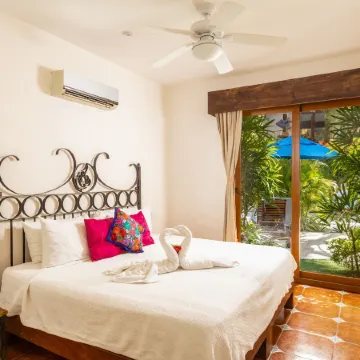 Casa Lotería -Pueblito Sayulita- Colorful, Family and Relax Experience with Private Parking and Pool