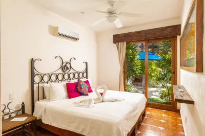 Casa Lotería -Pueblito Sayulita- Colorful, Family and Relax Experience with Private Parking and Pool