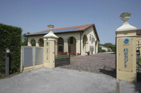 Hotel Venice Resort Airport Отели рядом с достопримечательностью «New Murano gallery»