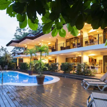 Pumilio Mountain & Ocean Hotel