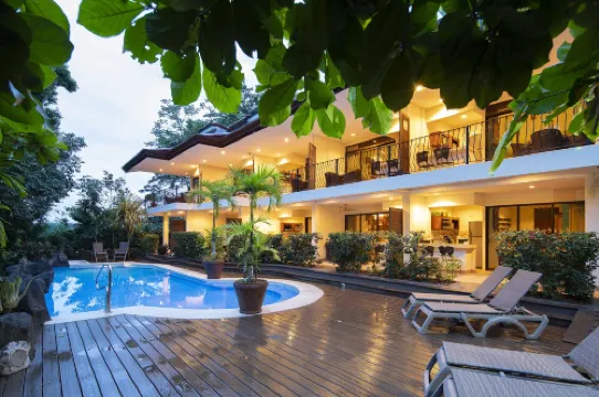 Pumilio Mountain & Ocean Hotel