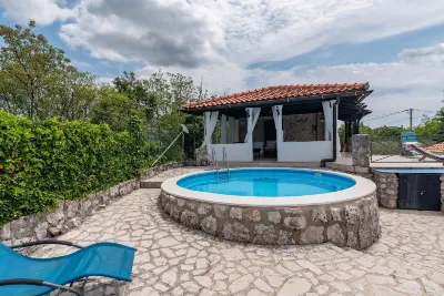 Villa Nana with a Swimming Pool Отели в г. 