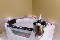 Park West Inn - Hot Tub