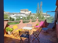 Macinaggio, 100m2 apartment, 2 terraces, close to shops and sea. Отели в г. Рольяно