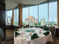 Holiday Inn Express EDMONTON DOWNTOWN by IHG Hotels near Strathcona