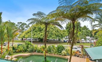 Cozy Waterfront - Free Parking Pool