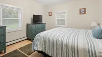 Cozy Colchester Cabin Near Lake by RedAwning - parking
