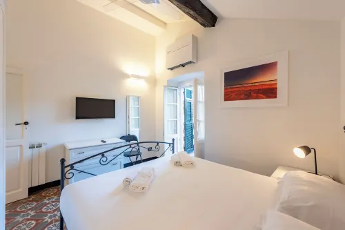 JOIVY Bright 2BR flat, moments from the beach