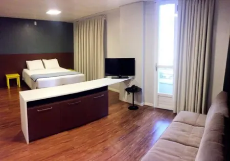 Açores Flat Design- Ao Lado da Casa de Cultura Mário Quintana Отели рядом с достопримечательностью «Public Library»